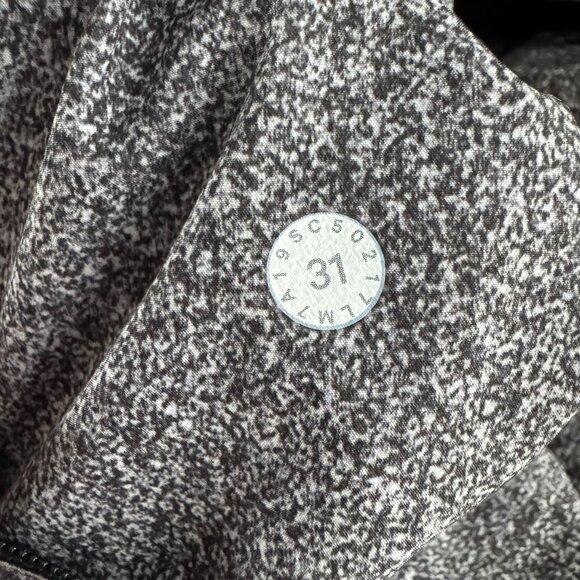 Lululemon Current State Short 9" Size 31 Carbon Mist Graphite Grey SS-2080 - Picture 8 of 8